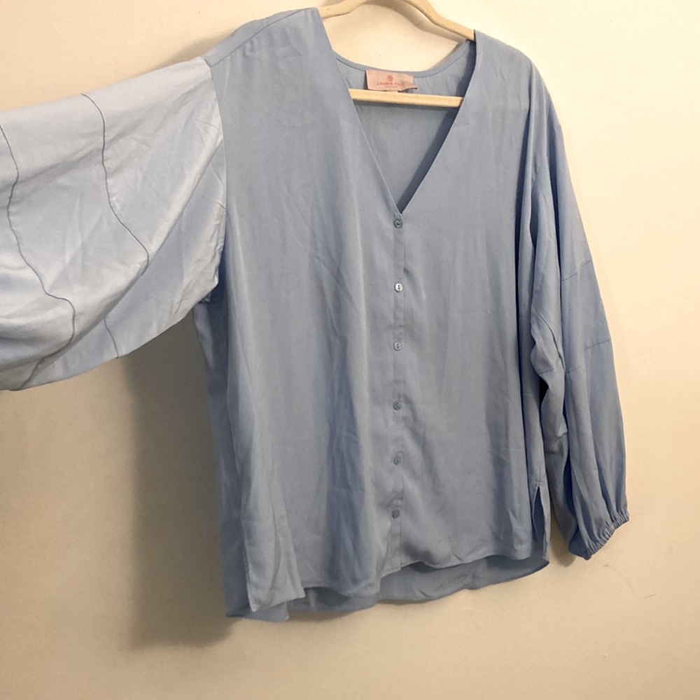 Gorgeous blue top by Laurie Felt with balloon sleeves size XL
